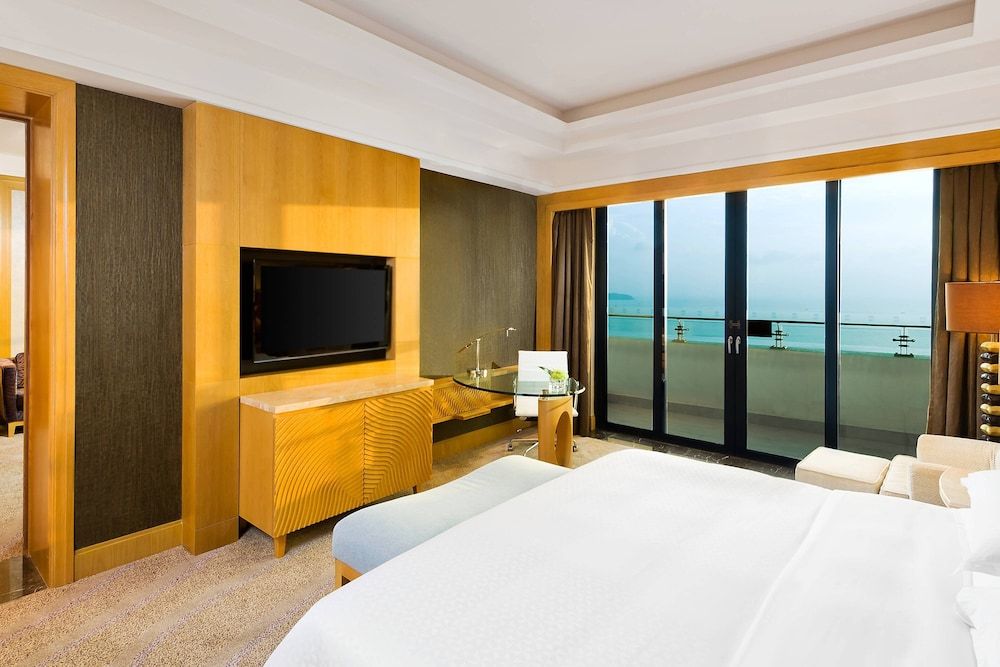 Grand Ocean Suite, Suite, 1 King, Ocean view, High floor, Balcony