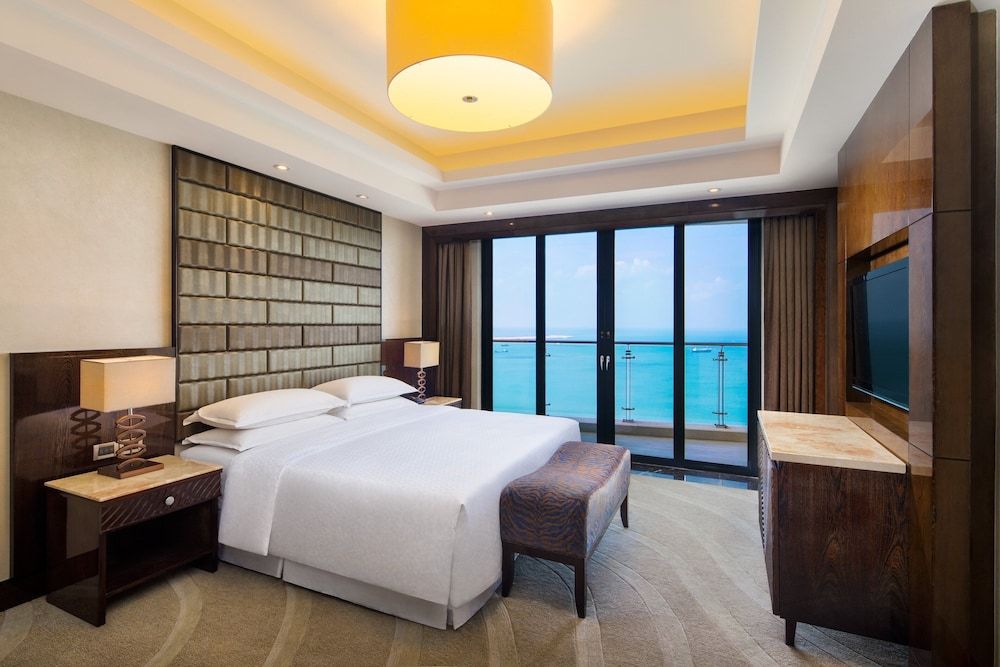 Four Points Suite, Suite, 1 King, Ocean view, High floor, Balcony