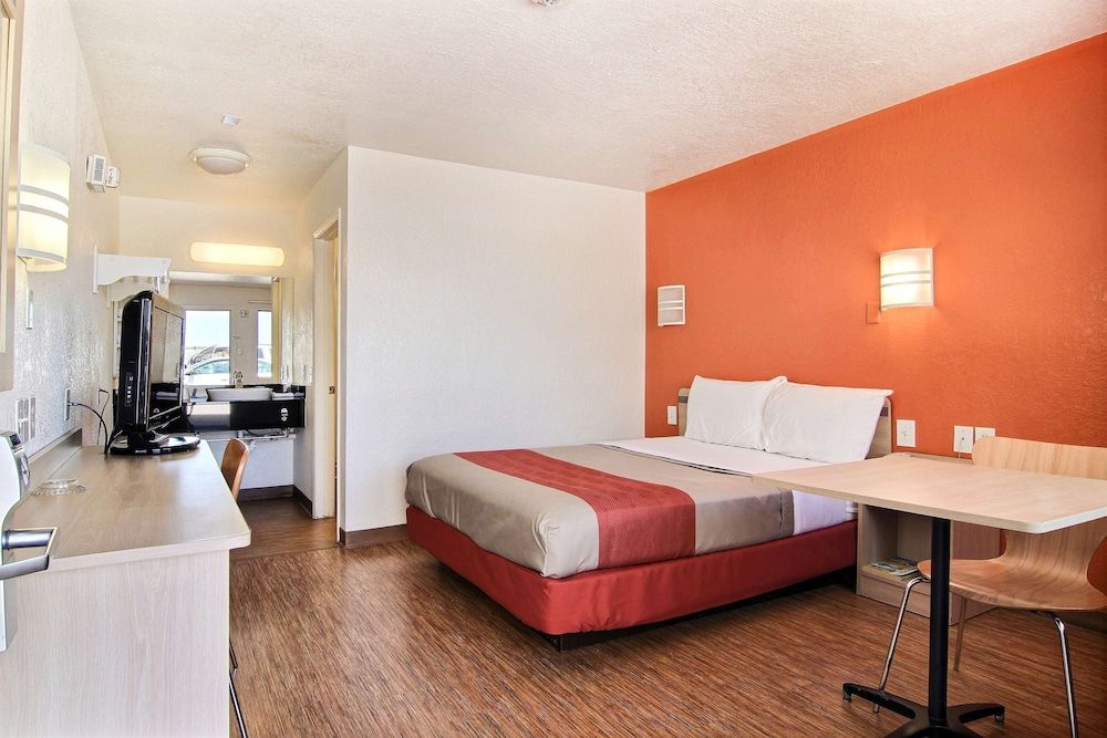 Motel 6 Abilene, TX Standard Room, 1 Queen Bed, Non Smoking 3