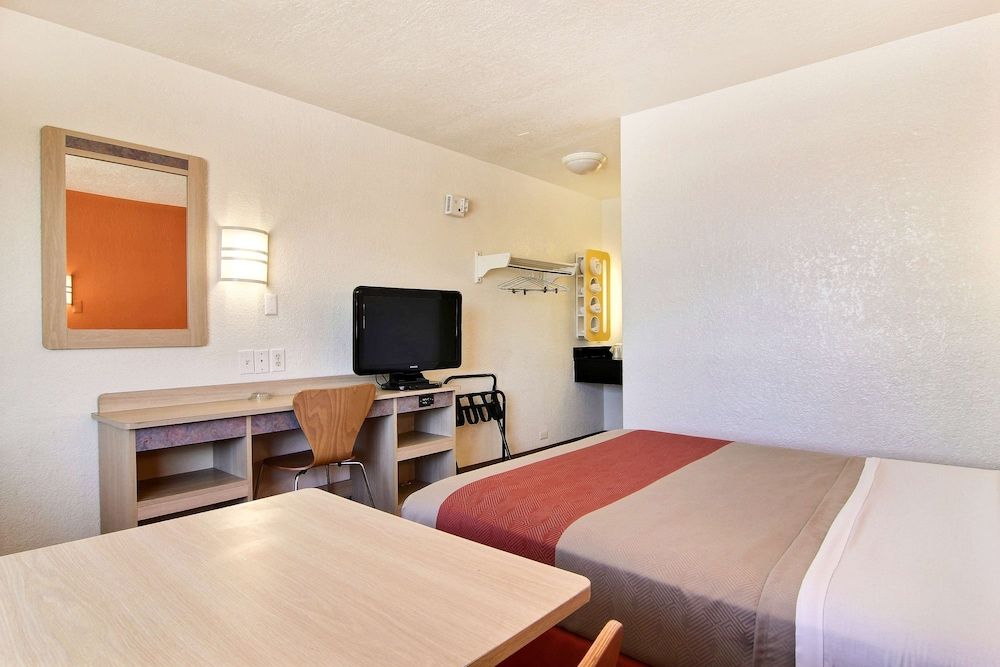 Motel 6 Abilene, TX Standard Room, 1 Queen Bed, Non Smoking 5