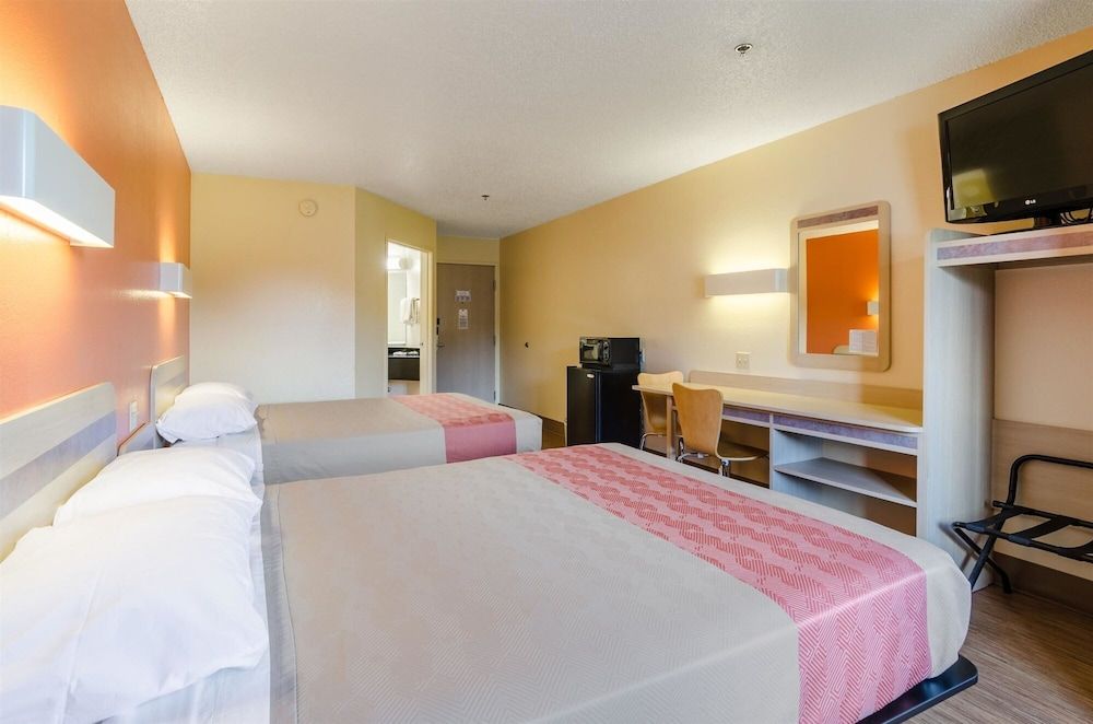 Motel 6 Bristol, VA Standard Room, 2 Queen Beds, Non Smoking