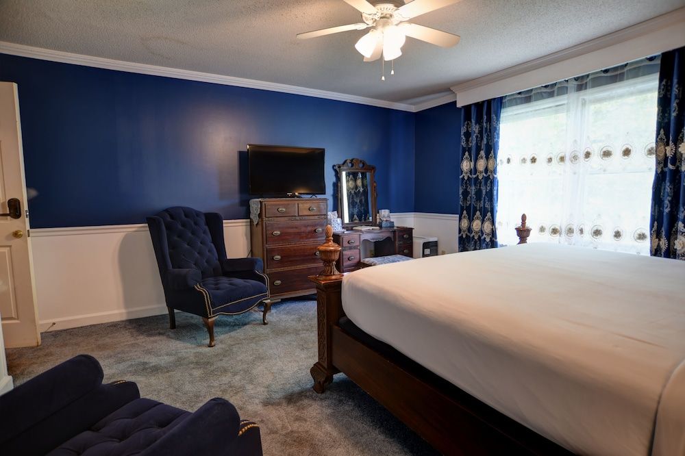 Standard Room, 1 King Bed, Ground Floor