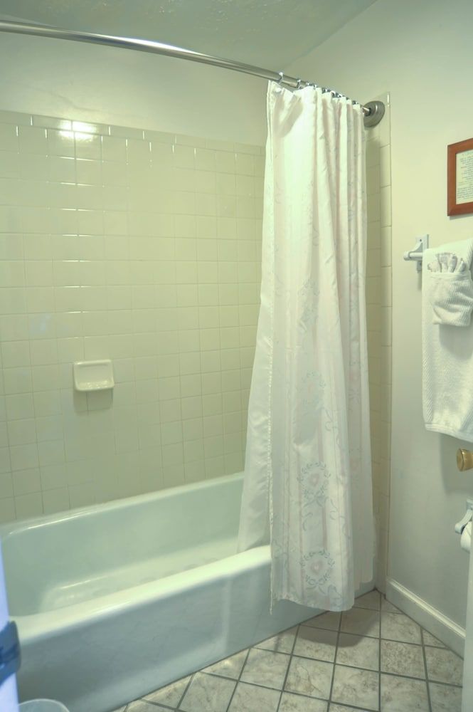 Blue Mountain Mist Country Inn & Spa Standard Room, 1 Queen Bed, Ground Floor 3