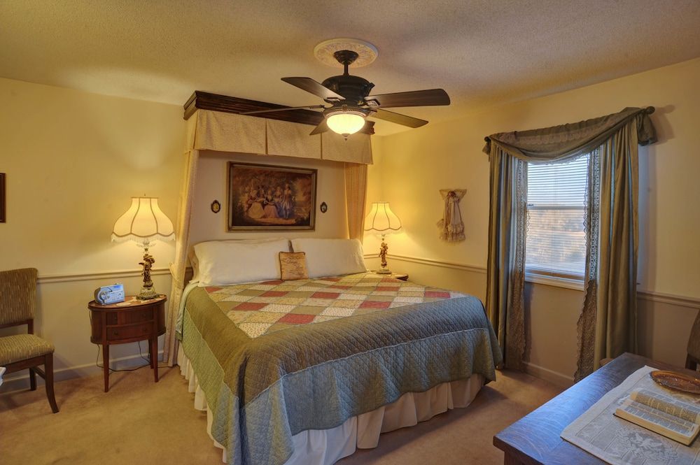 Blue Mountain Mist Country Inn & Spa Deluxe Suite, Multiple Beds, Balcony, Mountain View 2