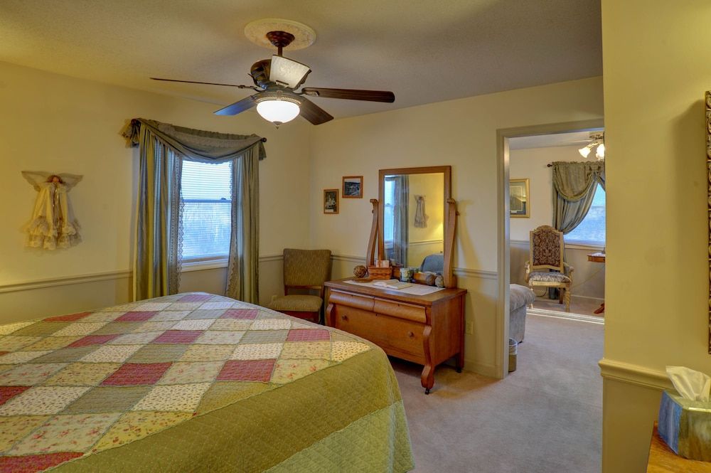 Blue Mountain Mist Country Inn & Spa Deluxe Suite, Multiple Beds, Balcony, Mountain View 3