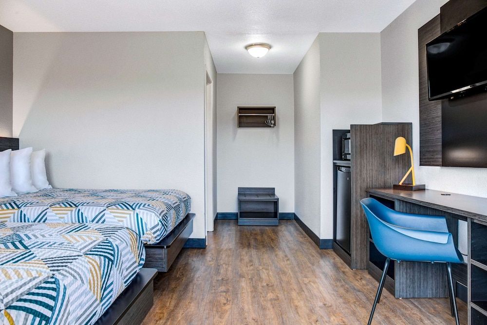 Motel 6 Carson City, NV Deluxe Room, 2 Double Beds, Non Smoking, Refrigerator & Microwave 6