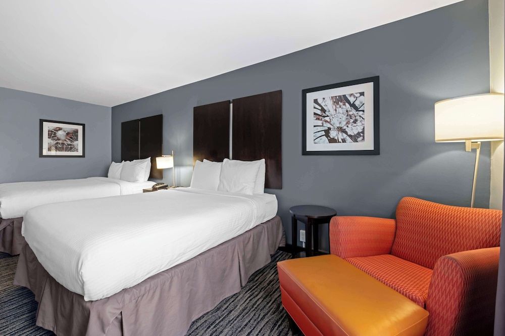 Standard Room, 2 Queen Beds, Accessible, Bathtub