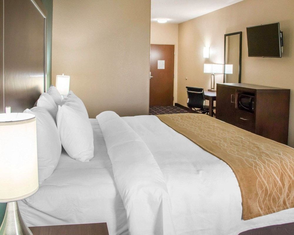 Suite, 1 King Bed, Accessible, Non Smoking
