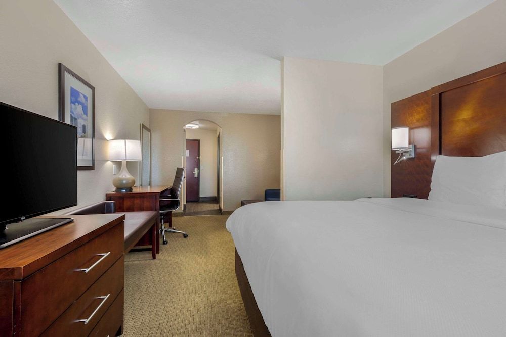 Suite, 1 King Bed, Non Smoking