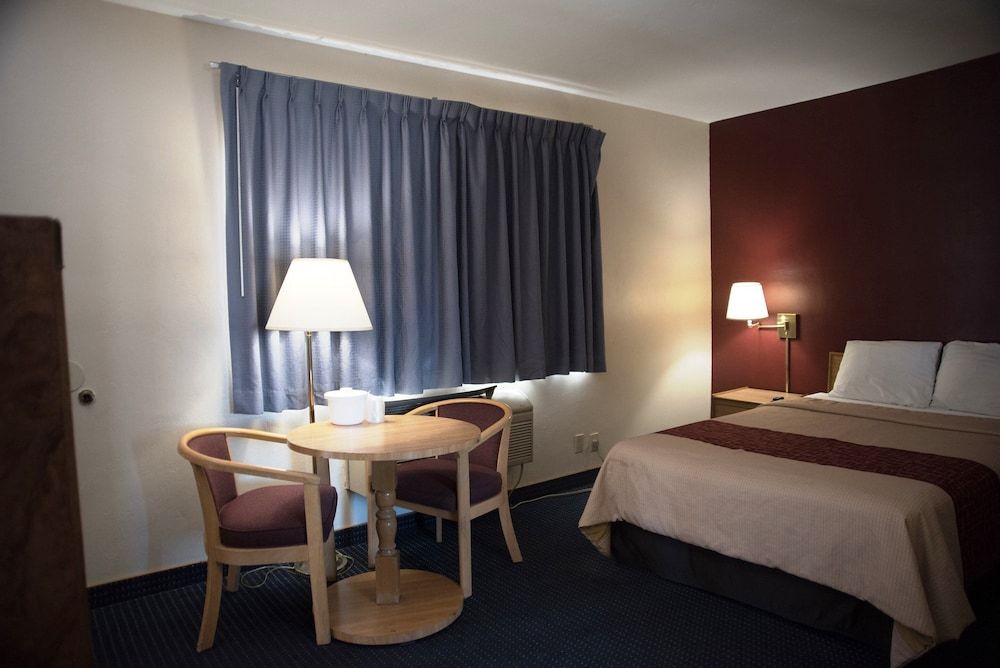 Red Roof Inn Blythe Deluxe Room, 1 Queen Bed, Smoking 2