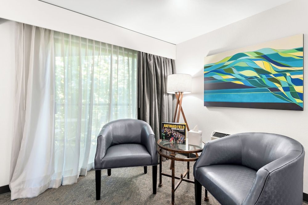 Hayward Inn Hilyard Creekside Room, 1 King Bed 7