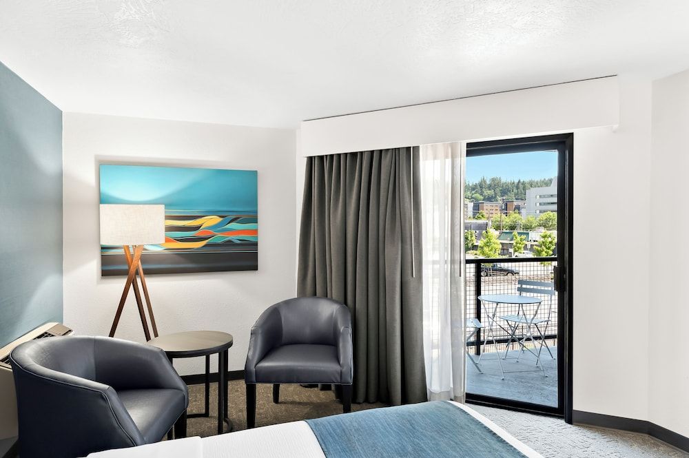 Hayward Inn Franklin/Hilyard Room, 2 Queen Beds 7