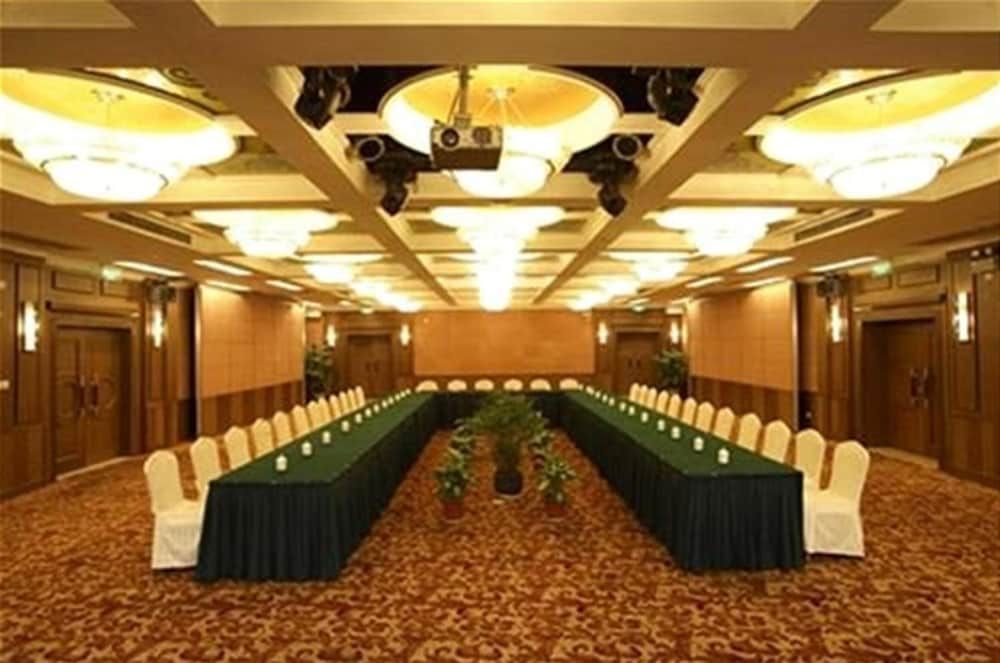 undefined Blue Palace Hotel 7