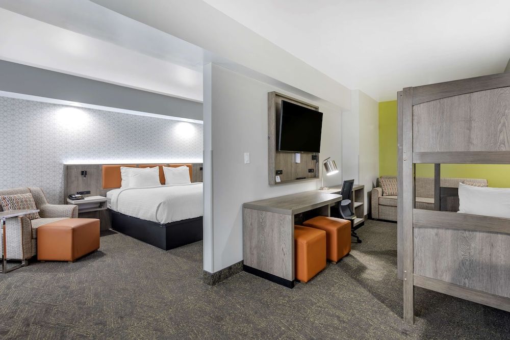 Suite, Multiple Beds, Non Smoking, Balcony (with Sofabed)