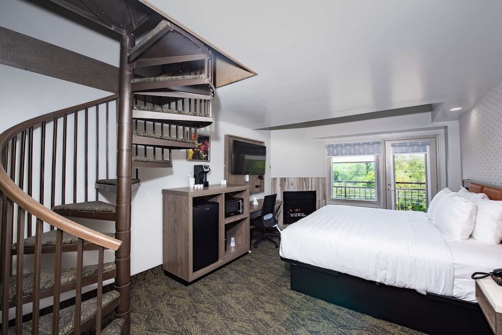 Standard Loft, Multiple Beds, Non Smoking, Balcony