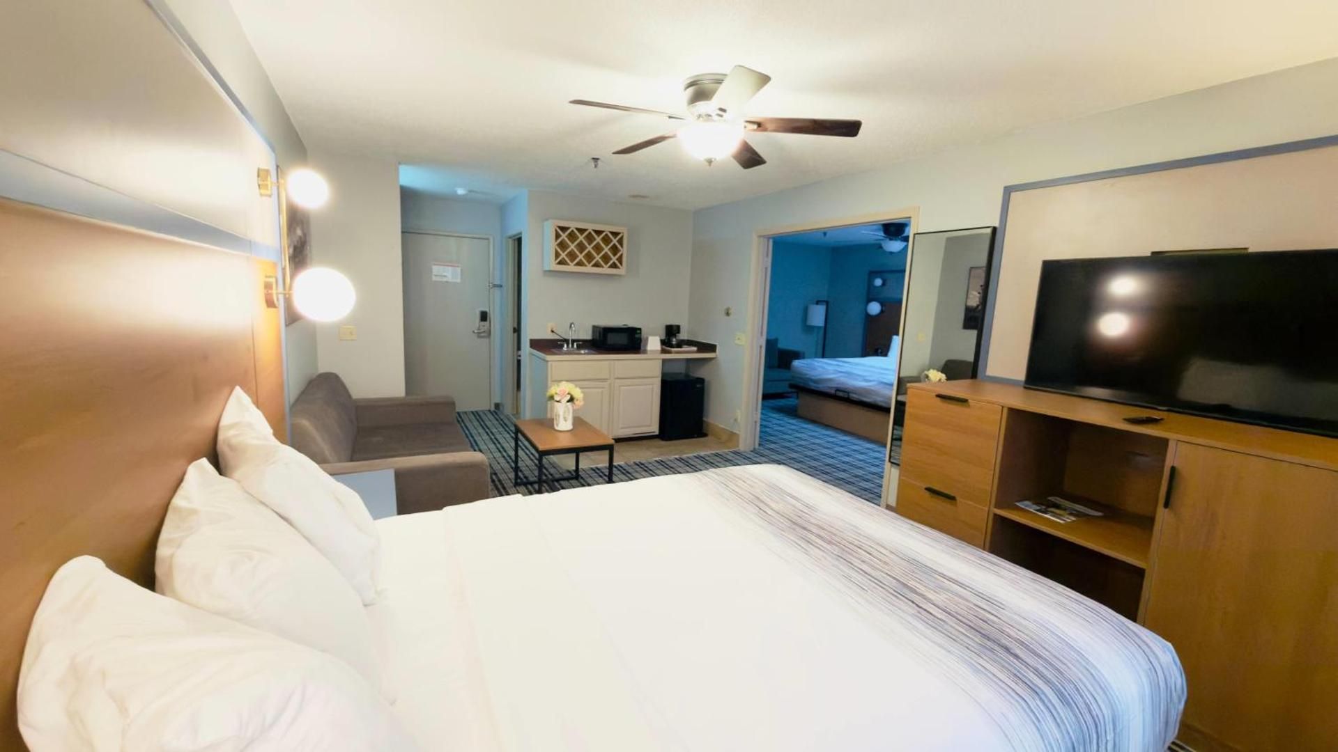 Two-Bedroom King Suite with One Queen Bed - Non-Smoking