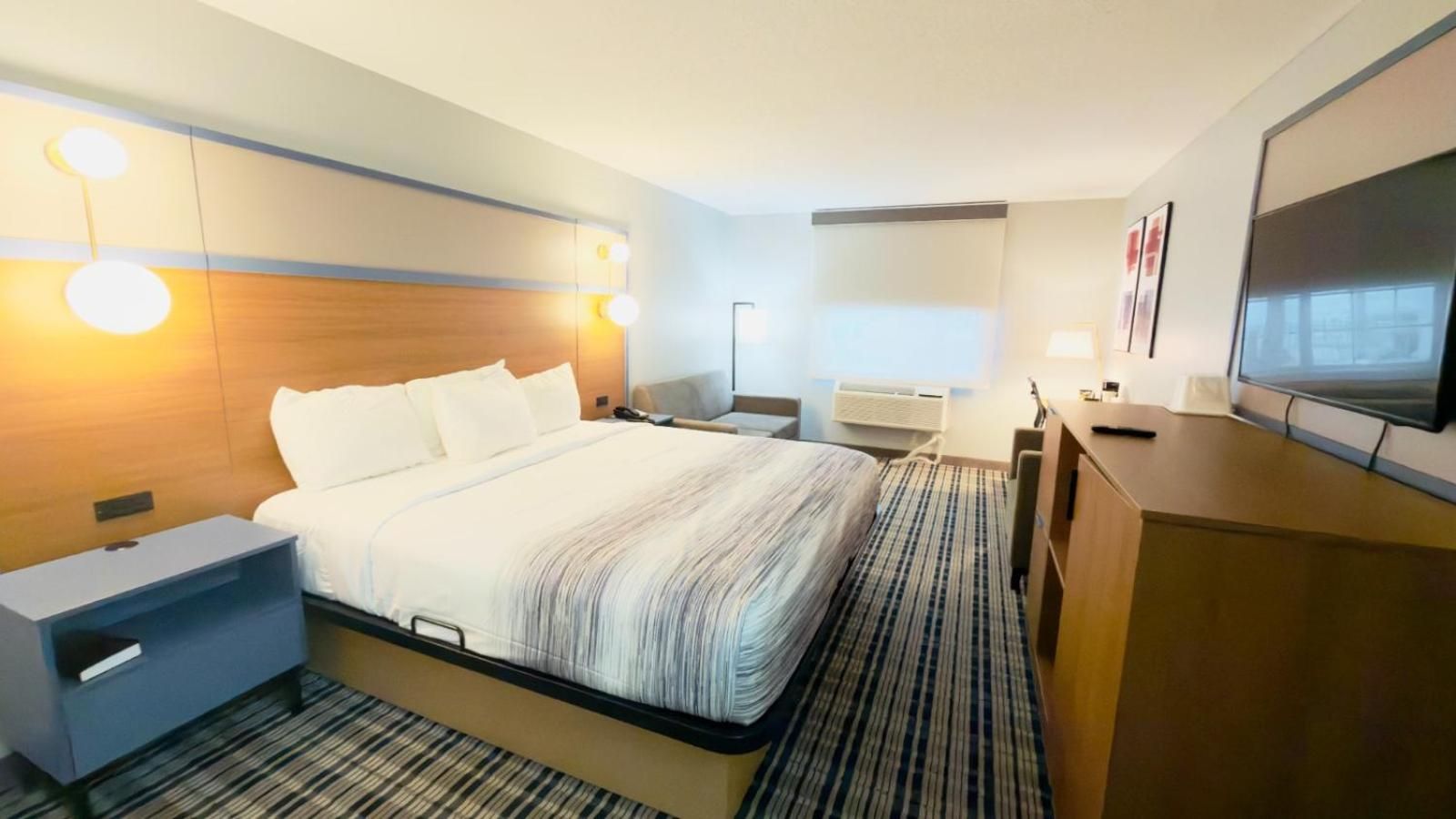 Standard King Room with Sofa Bed - Non-Smoking