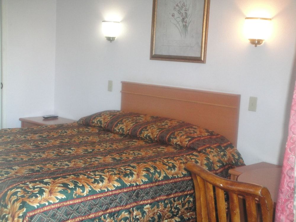 Standard Room, 1 Queen Bed