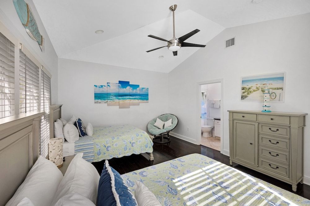 Deluxe Townhome, 2 Bedrooms