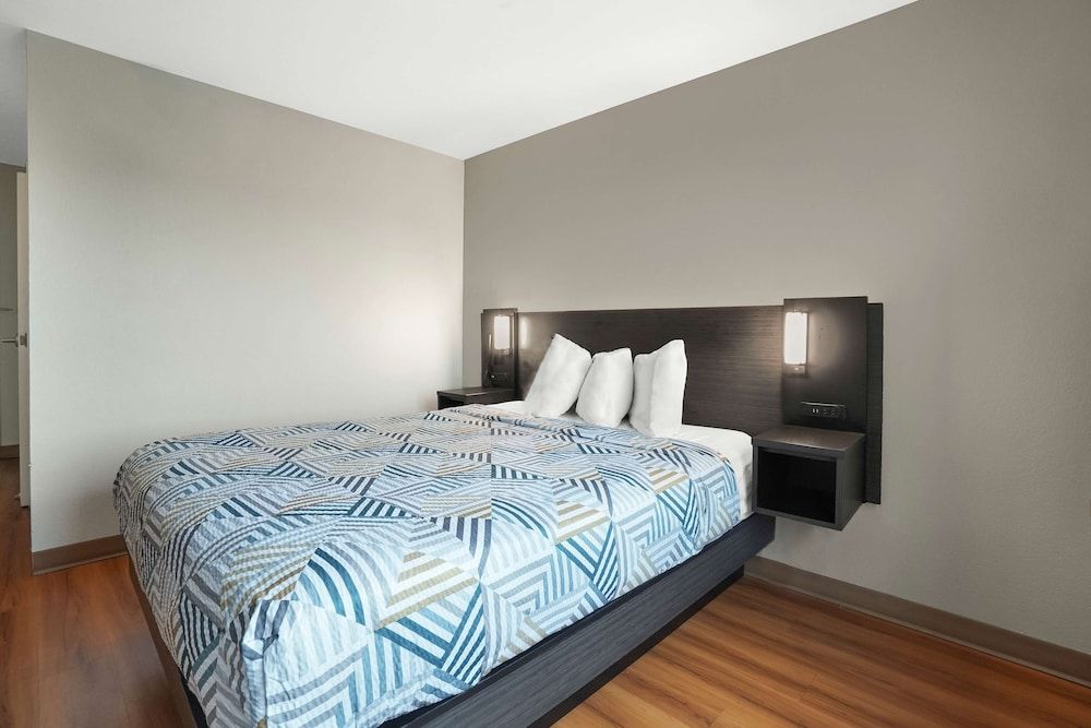 Standard Room, 1 Queen Bed, Accessible, Non Smoking