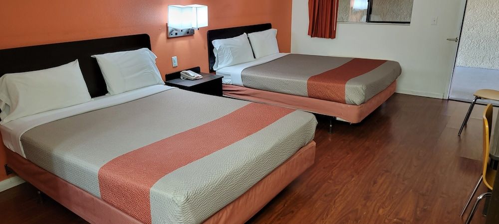 Motel 6 Santa Nella, CA - Los Banos Standard Room, 2 Queen Beds, Accessible, Non Smoking 3