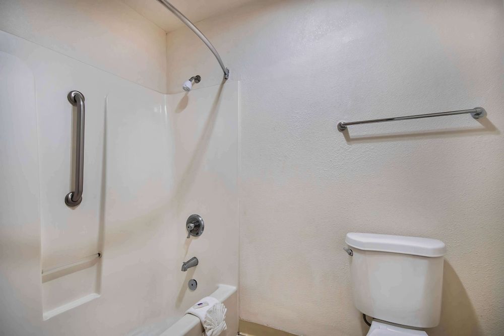 Motel 6 Santa Nella, CA - Los Banos Standard Room, 2 Queen Beds, Non Smoking 13