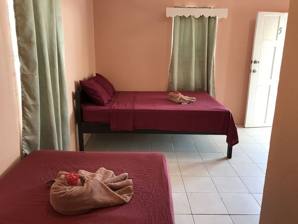 Tropical Paradise Hotel Traditional Room, 2 Twin Beds, Non Smoking 4