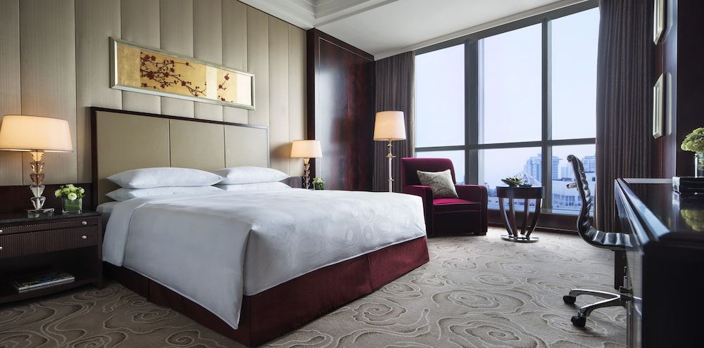 JW Marriott Hotel Chongqing Premium Room, 1 King Bed, City View 2