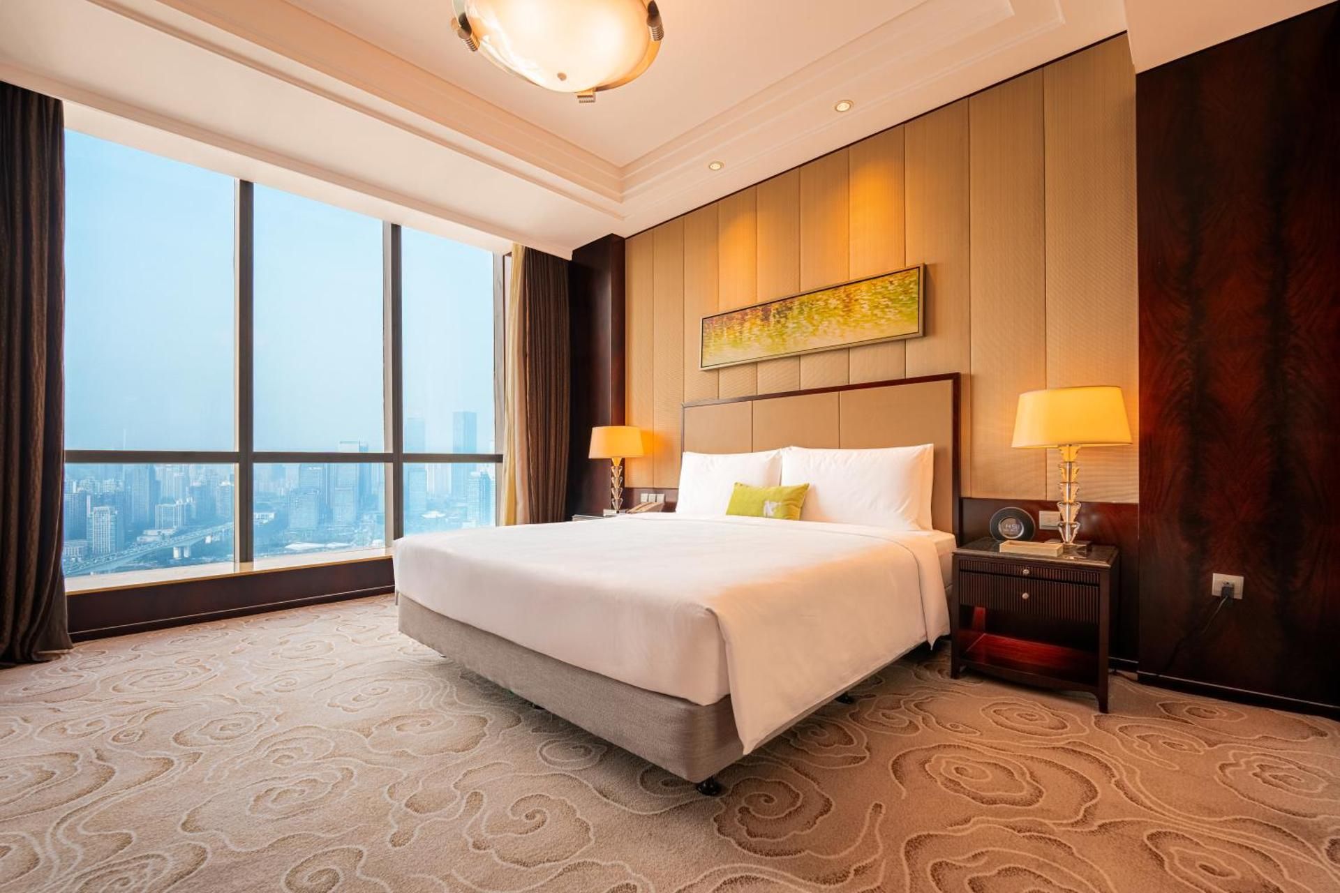 Premium King Room, Guest room, 1 King, City view, High floor