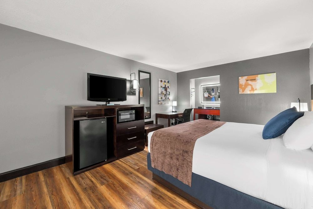 Best Western Corbin Inn Standard Room, 1 King Bed, Smoking, Refrigerator & Microwave