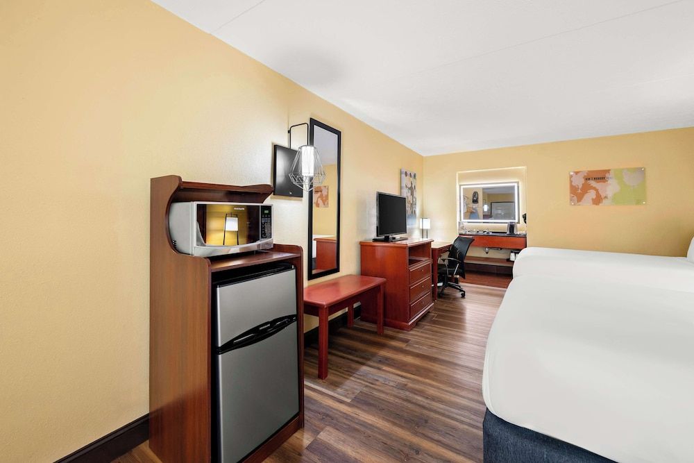 Best Western Corbin Inn Standard Room, 2 Double Beds, Non Smoking, Refrigerator & Microwave (Pet Friendly)