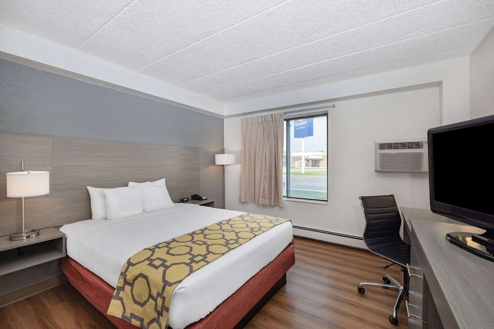 Room, 1 Double Bed, Accessible, Non Smoking (Mobility, Roll-In Shower)