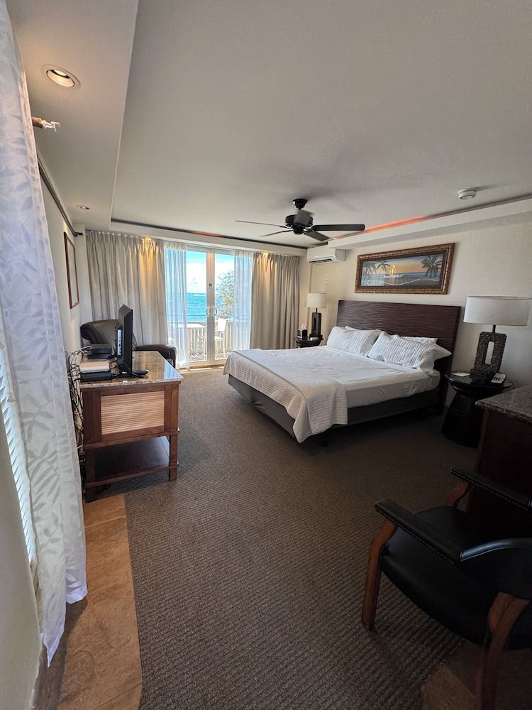 Hotel Coral Reef Panoramic Room, 1 King Bed, Ocean View, Oceanfront 2