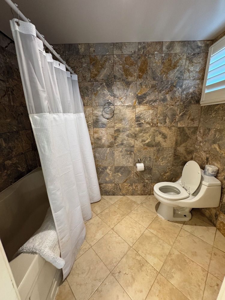 Hotel Coral Reef Panoramic Room, 1 King Bed, Ocean View, Oceanfront 5