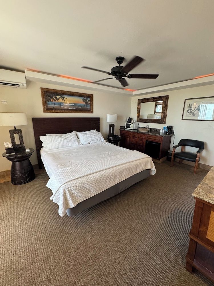 Hotel Coral Reef Panoramic Room, 1 King Bed, Ocean View, Oceanfront 3