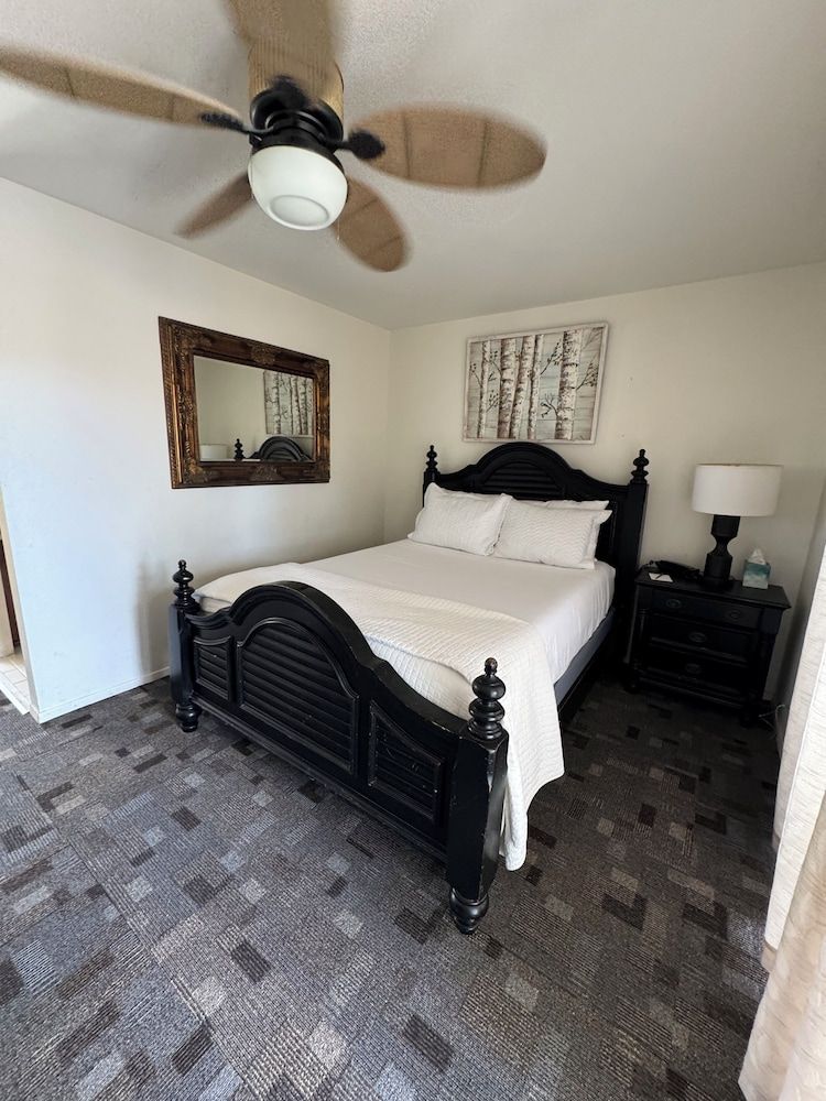 Hotel Coral Reef Economy Room, 1 Queen Bed, City View 3