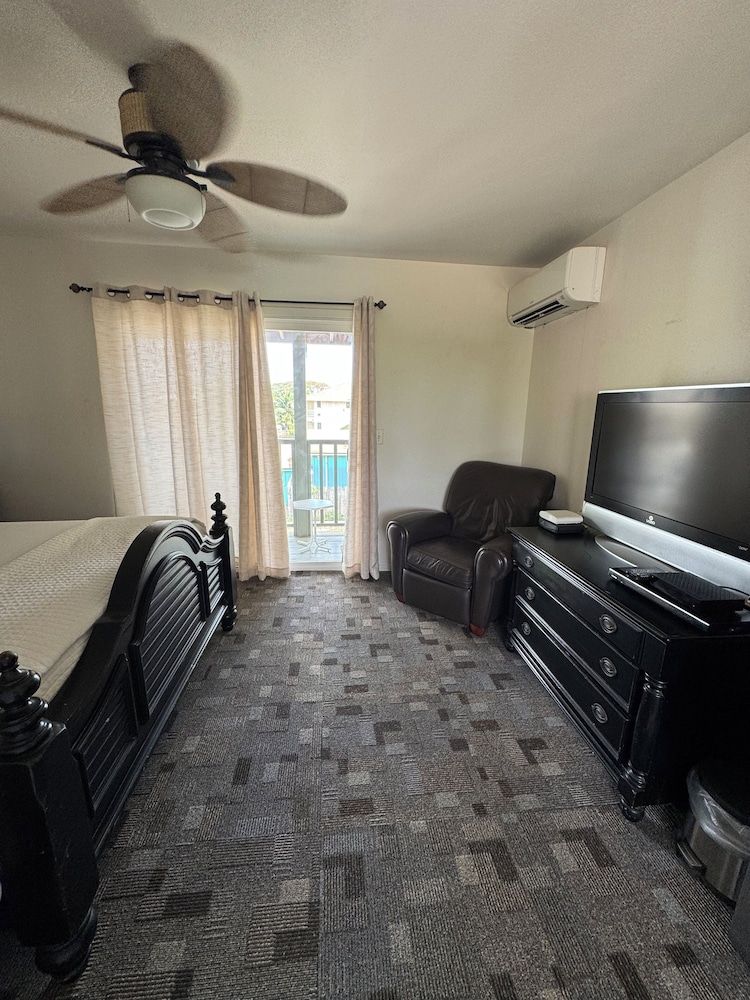 Hotel Coral Reef Economy Room, 1 Queen Bed, City View 10