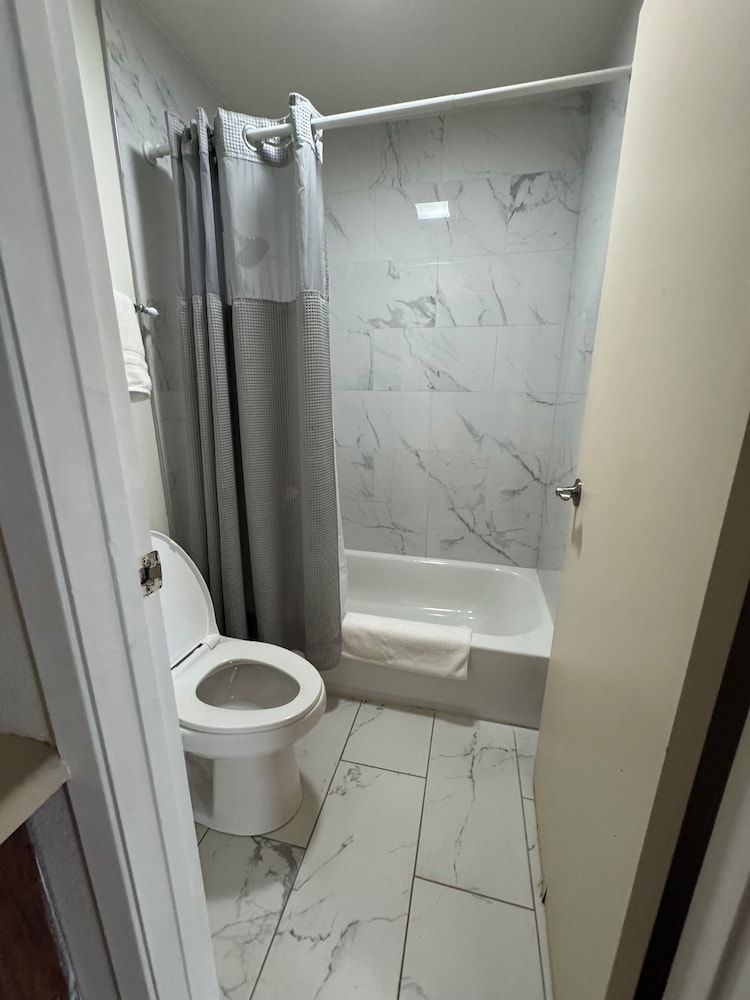 Hotel Coral Reef Economy Room, 1 Queen Bed, City View 8