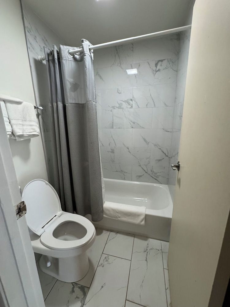 Hotel Coral Reef Economy Room, 1 Queen Bed, City View 7