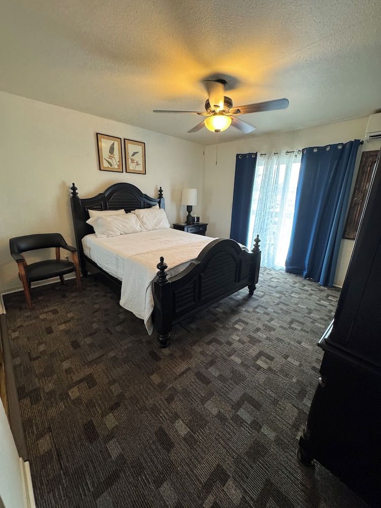 Hotel Coral Reef Economy Room, 1 Queen Bed, City View