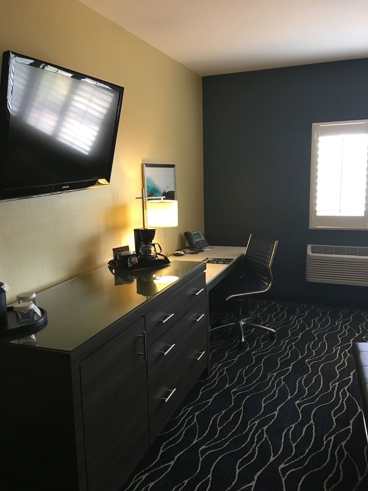 Desert Diamond Casino & Hotel Deluxe Room, 2 Queen Beds 4