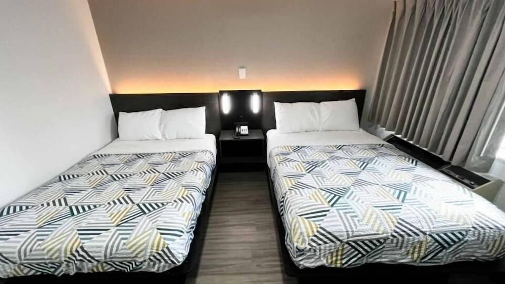Standard Room, Multiple Beds, Non Smoking, Kitchenette