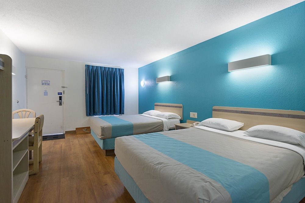 Standard Room, 2 Queen Beds, Non Smoking