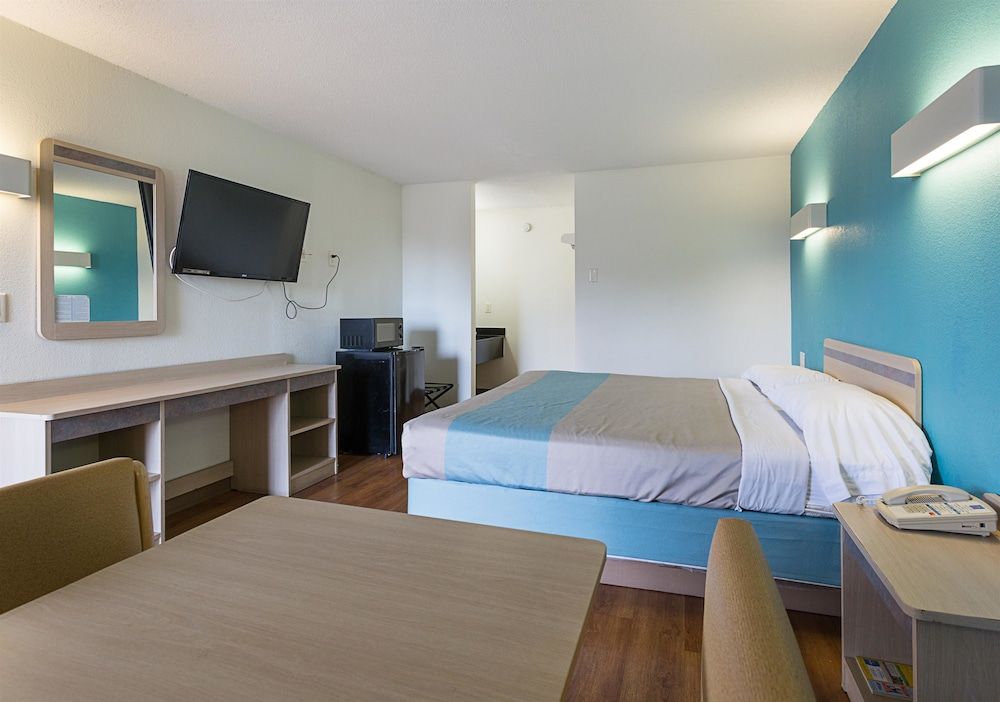 Standard Room, 1 King Bed, Smoking