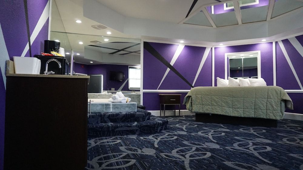 Inn of the Dove Deluxe Room, 1 King Bed, Smoking, Jetted Tub