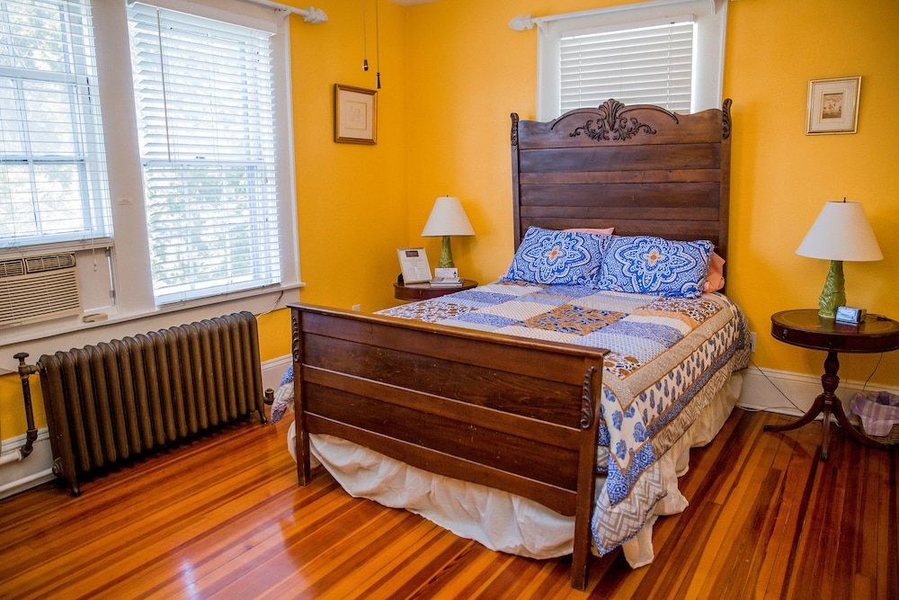 The Henderson Room, 1 Queen Bed 8