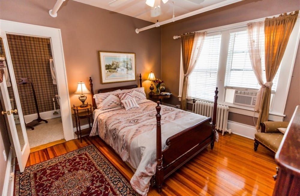 The Henderson Room, 1 Queen Bed 2