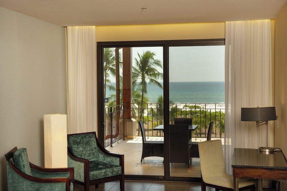 Crocs Resort & Casino Junior Suite, 1 King Bed, Ocean View 2