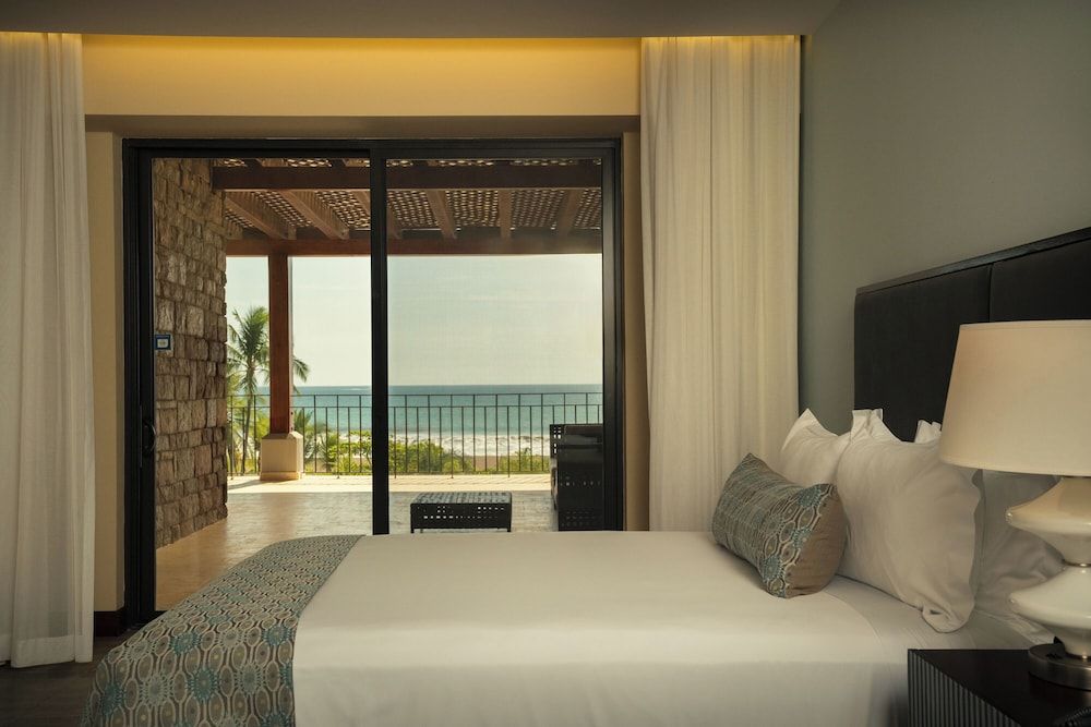 Crocs Resort & Casino Junior Suite, 2 Queen Beds, Ocean View 2