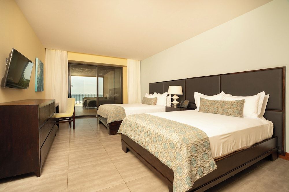 Crocs Resort & Casino Junior Suite, 2 Queen Beds, Ocean View